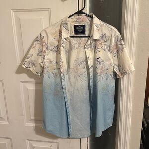 Never worn. Hollister short sleeve men’s button down shirt.